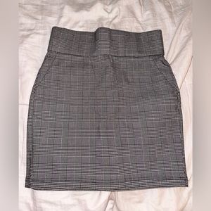 Black and white plaid skirt size large